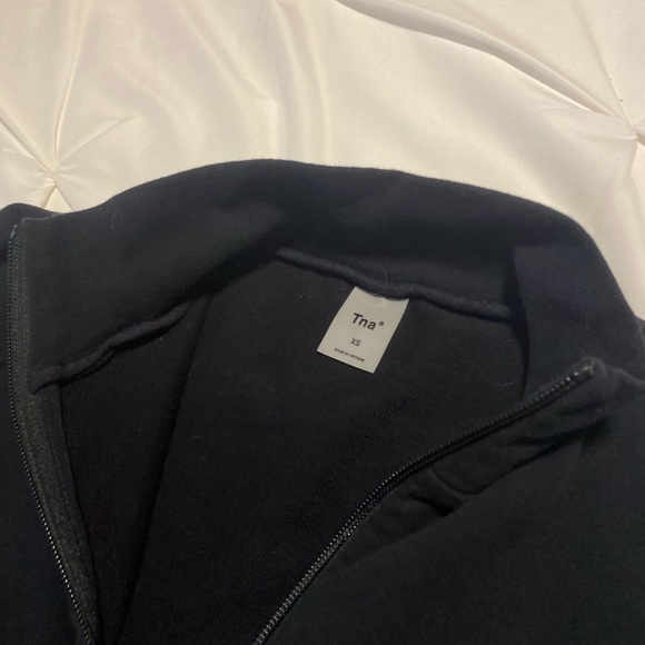 ARITZIA | TNA Santa Cruz Black Zip-Up - Picture 3 of 5